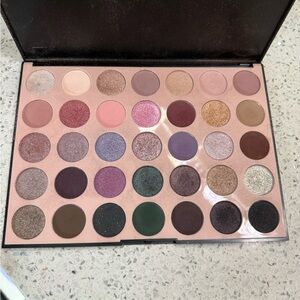 Morphe Pink and Purple Eyeshadow Palette Vibrant Colors
